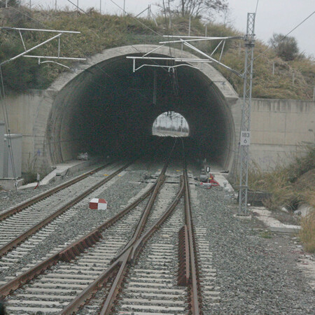 «Ακατάλληλα» 15 στα 18 τούνελ στο σιδηροδρομικό δίκτυο της χώρας