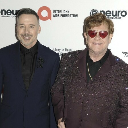  Ο Ντέιβιντ Φέρνις και ο Έλτον Τζον στην εκδήλωση του Ιδρύματος του διάσημου τραγουδιστή για το AIDS, το Elton John AIDS Foundation.