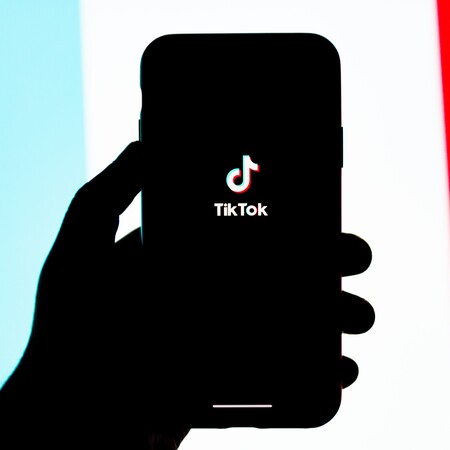 To Charlie Hebdo κατά των ΗΠΑ για το Tiktok: Είστε υποκριτές