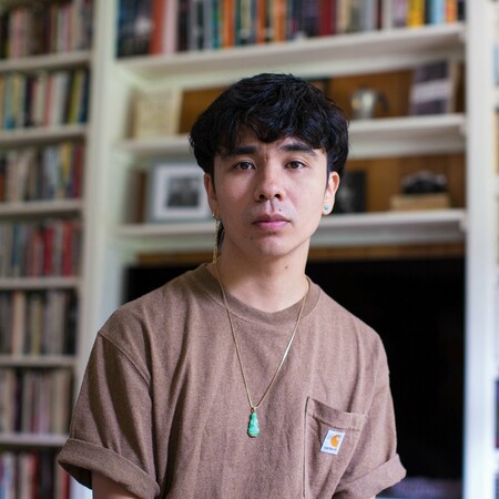 Ο Ocean Vuong στη LiFO: «Ο κόσμος μου είναι τραυματικός, μα ταυτόχρονα είναι υπέροχος»