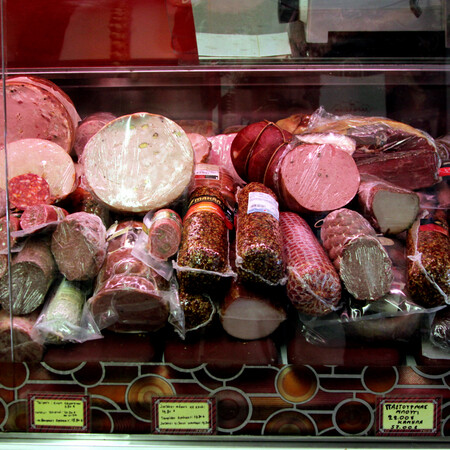 Ο ΕΦΕΤ ζητά προσοχή στις νιτροζαμίνες: Σε ποια φαγητά εντοπίζονται, οι κίνδυνοι για την υγεία