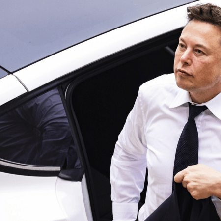 Tesla: Αποζημίωση 3,2 εκατ. δολαρίων σε εργαζόμενο για ρατσιστικά σχόλια – Η απάντηση του Μασκ