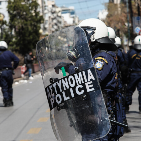 Επεισόδια στην ΑΣΟΕΕ: «Προειδοποίησα πως αν δεν φύγουν, θα πυροβολούσα», είπε ο αστυνομικός