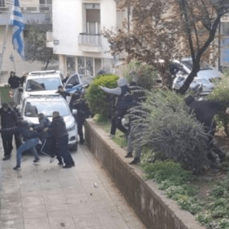 Ιωάννινα: Προπηλάκισαν τους συλληφθέντες