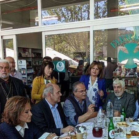 Ξέχασαν τις εκλογές λόγω Πάσχα: Ντόρα και Πολάκης στο ίδιο τραπέζι στην Κρήτη 