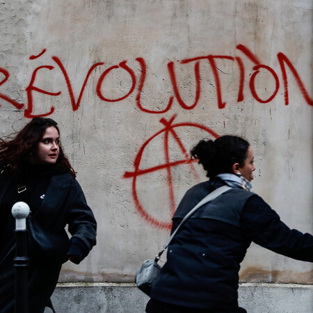 Γαλλία: Δεν ξεμπέρδεψε ο Εμανουέλ Μακρόν παρά την επικύρωση του συνταξιοδοτικού 