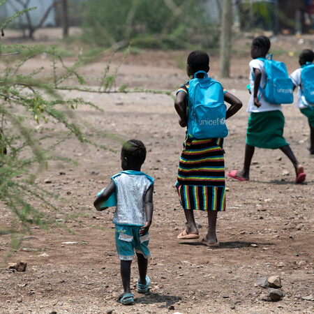 Unicef: Το 90% των έφηβων κοριτσιών στις φτωχές χώρες δεν έχουν πρόσβαση στο διαδίκτυο