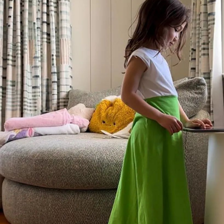 Ο Μαρκ Ζάκερμπεργκ σε νέα καριέρα- Φτιάχνει 3D φορέματα για τις κόρες του