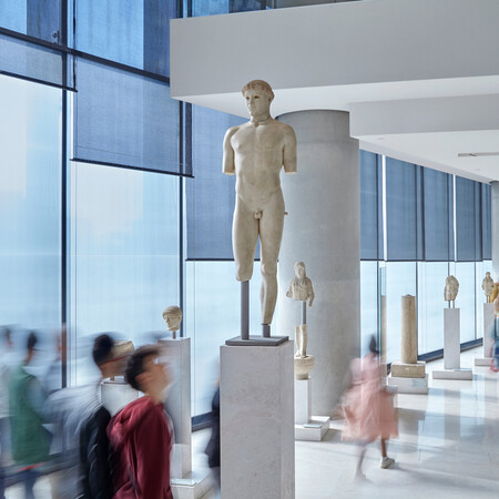 Η Αίθουσα της Αρχαϊκής Ακρόπολης © Acropolis Museum. Φωτ.: Γιώργος Βιτσαρόπουλος.