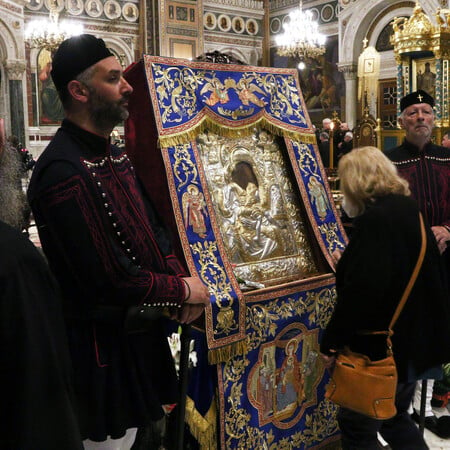 Παρατείνεται η παραμονή της εικόνας της Παναγίας «Άξιον Εστι» στην Αθήνα