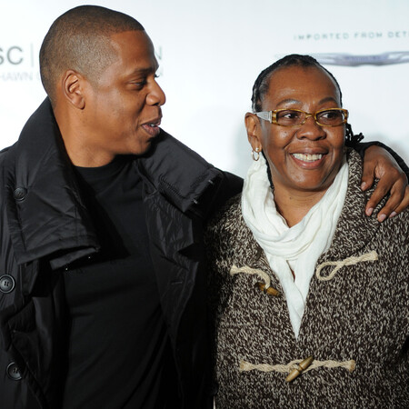 Η μαμά του Jay-Z παντρεύτηκε την επί χρόνια σύντροφό της