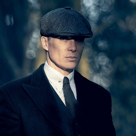 Οι «Peaky Blinders» καταγγέλλουν το ομοφοβικό βίντεο της καμπάνιας του Ρον Ντε Σάντις