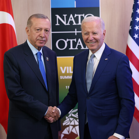 Μπάιντε - Ερντογάν: Ευχαριστίες, χαμόγελα και υποσχέσεις για νέα αρχή 