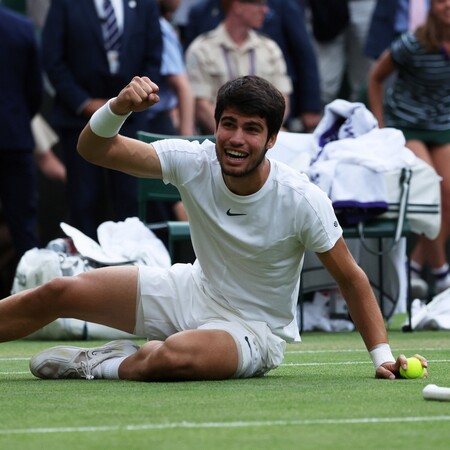 Wimbledon: O Kάρλος Αλκαράθ «εκθρόνισε» τον Νόβακ Τζόκοβιτς σε πέντε σετ