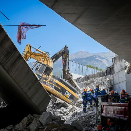 Κατάρρευση γέφυρας στην Πάτρα: Στην κατασκευαστική εταιρεία αποδίδει ευθύνες ο Νίκος Ταχιάος