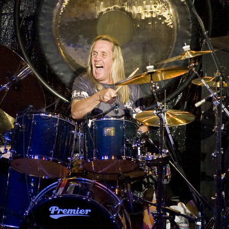 Ο ντράμερ των Iron Maiden, Nicko McBrain έπαθε εγκεφαλικό- Παρέλυσε από την δεξιά πλευρά