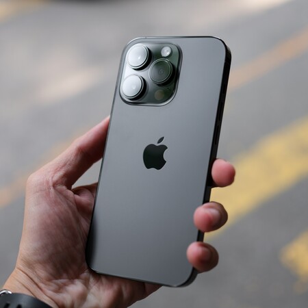 Apple: Αναβαθμίζει το iPhone 12 στη Γαλλία μετά τις καταγγελίες για υψηλή ακτινοβολία