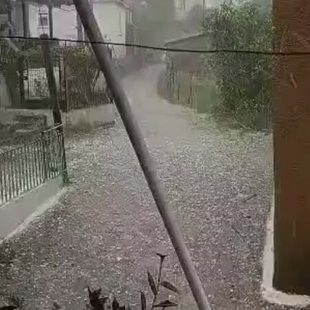 Κακοκαιρία Elias: Σοβαρές ζημιές από το χαλάζι στα Καλάβρυτα - Έσπασαν τζάμια αυτοκινήτων