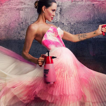 Η Άνι Λίμποβιτς φωτογραφίζει την Αντζελίνα Τζολί για το εξώφυλλο της Vogue
