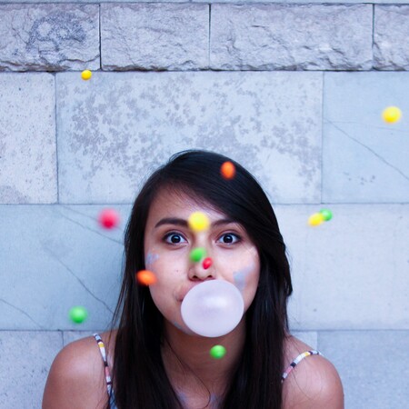 «Αν καταπιείς τσίχλα, μένει στο στομάχι 7 χρόνια» μας έλεγαν- Τι ισχύει τελικά