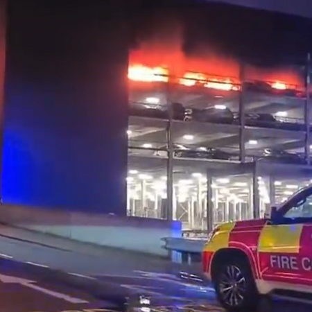 Λονδίνο: Φωτιά σε αεροδρόμιο, ακυρώνονται όλες οι πτήσεις 