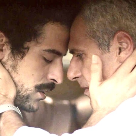 Όλοι μιλάνε για το "γκέι φιλί" του Μάριου Αθανασίου και την απάντησή του στα αρνητικά σχόλια