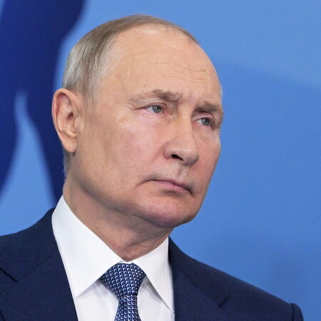 Ντμίτρι Πεσκόφ: O Πούτιν γελά όταν του μιλούν για σωσίες του