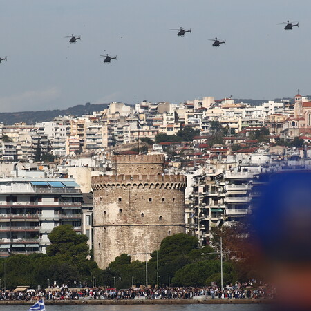 28η Οκτωβρίου: Με στρατιωτικά ελικόπτερα και F-16 ολοκληρώθηκε η παρέλαση στη Θεσσαλονίκη