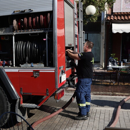 Φωτιά τώρα σε διαμέρισμα στην Πανόρμου 