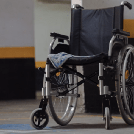 Air Canada: Άνδρας με αναπηρία «σύρθηκε» ως το αεροπλάνο γιατί του αρνήθηκαν το αμαξίδιο