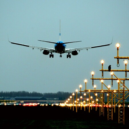 Το διεθνές αεροδρόμιο Schiphol μειώνει τις πτήσεις για να καταπολεμηθεί η ηχορύπανση