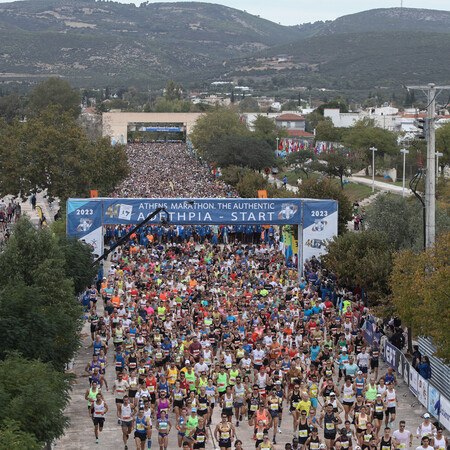 Σε εξέλιξη ο 40ός Αυθεντικός Μαραθώνιος της Αθήνας: Ξεχώρισαν οι Αφρικανοί δρομείς