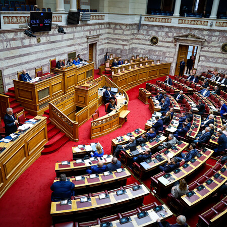 Εξεταστική για τα Τέμπη: Όλοι εναντίον όλων στη συζήτηση στη Βουλή 
