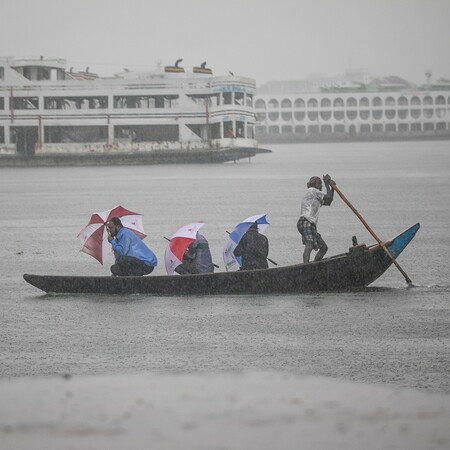 Ο κυκλώνας Μιντίλι σάρωσε το Μπανγκλαντές: Επτά νεκροί και 300 αγνοούμενοι ψαράδες