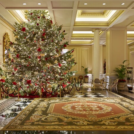 Το Ξενοδοχείο Μεγάλη Βρεταννία γιόρτασε την έναρξη της εορταστικής περιόδου με τη φωταγωγηση το Χριστουγεννιάτικου Δέντρου