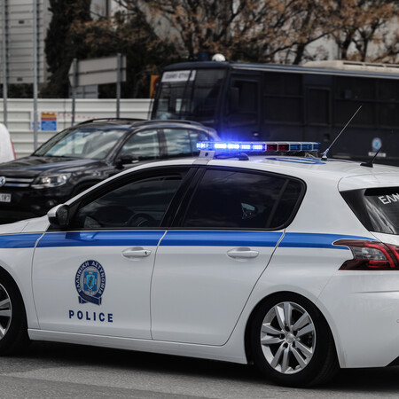 Σέρρες: 27χρονος απείλησε και ανάγκασε 17χρονο να βγάλει τη μπλούζα αθλητικής ομάδας που φορούσε