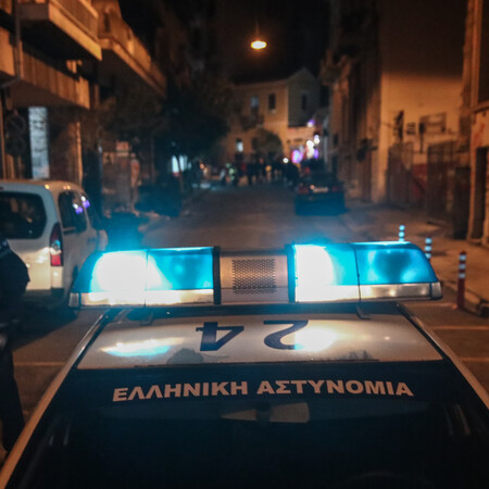Ομόνοια: Συνελήφθη 38χρονη, έβαζε σκουπίδια και στάχτες πάνω στο μωρό της