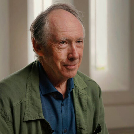 Μιλώντας για τη ζωή με τον Ίαν ΜακΓιούαν