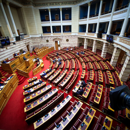 Επιστολική ψήφος: Πέρασε το νομοσχέδιο για τις ευρωεκλογές- Όχι στην τροπολογία για τις εθνικές