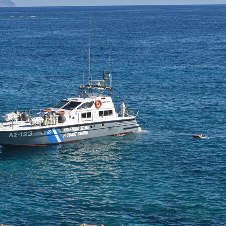 Σύμη: Καταδίωξη σκάφους με μετανάστες- Συνελήφθη ο διακινητής