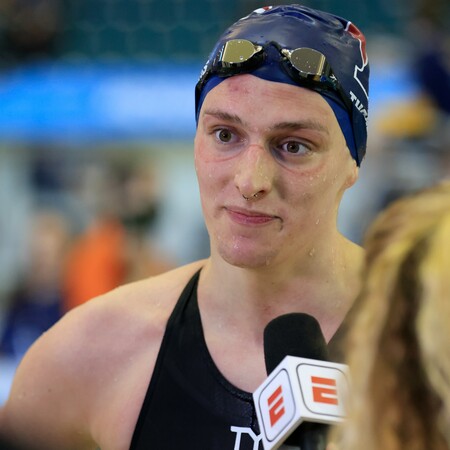 Κολυμβήτρια κατέθεσε μήνυση κατά του World Aquatics για τις αντι-τρανς πολιτικές του
