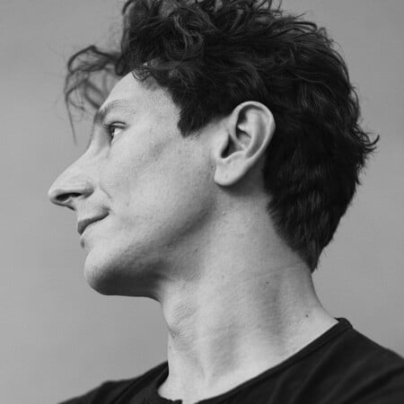 Ο Μιχάλης Σαράντης αγαπάει τις μεγάλες, ρομαντικές ιστορίες