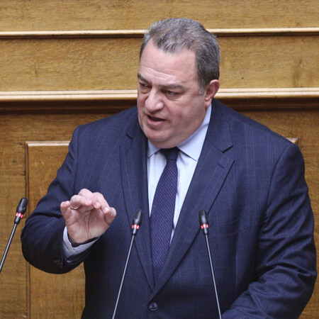 Γάμος ομόφυλων ζευγαριών: Καταψηφίζει ο Στυλιανίδης, αποχή για τον Πέτσα