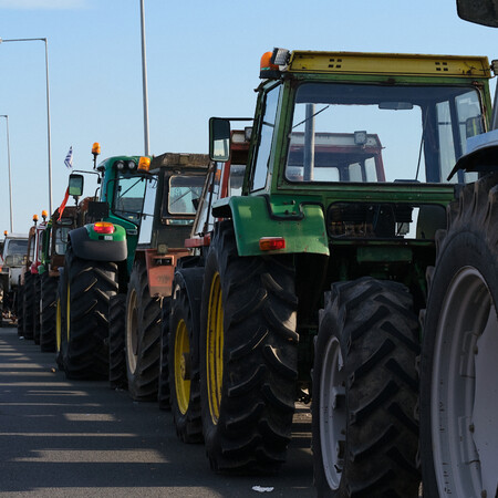 Οι αγρότες κλείνουν επ’ αόριστον από αύριο την ΕΟ Θεσσαλονίκης-Μουδανιών