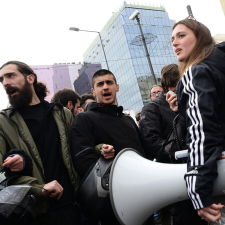 Υπό πολιορκία το κέντρο της Αθήνας- Πανεκπαιδευτικό, μελισσοκόμοι και υγειονομικοί στους δρόμους