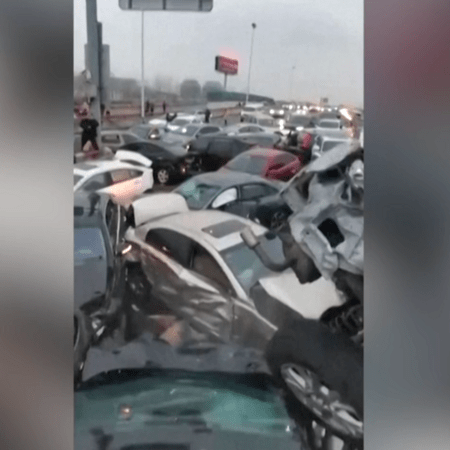 Καραμπόλα 100 αυτοκινήτων στην Κίνα- 9 άτομα τραυματίστηκαν