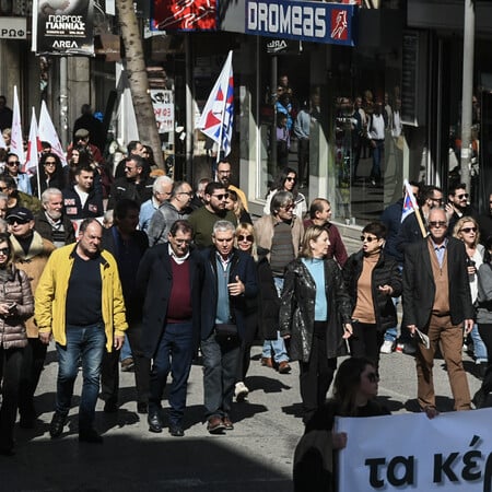 Δυστύχημα στα Τέμπη: Μαζική απεργιακή πορεία στην Πάτρα