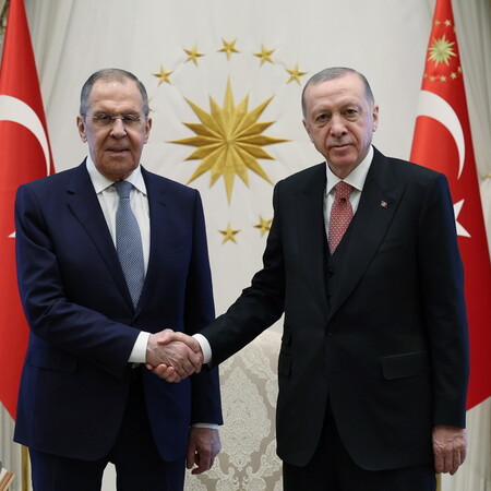Στην Τουρκία ο Λαβρόφ - Συναντήσεις με Ερντογάν και Φιντάν