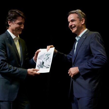 Μητσοτάκης: Το δώρο στον Τριντό από την επίσκεψη του όταν ήταν έφηβος στην Ακρόπολη