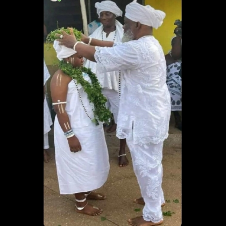 Δημόσια οργή στη Γκάνα: 63χρονος ιερέας παντρεύτηκε 12χρονη, που είχε επιλέξει για σύζυγο 6 χρόνια πριν